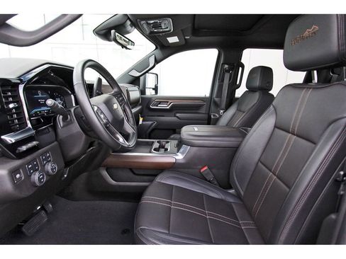 Used 2024 Chevrolet Silverado 2500 High Country w/ High Country Premium Package image 6