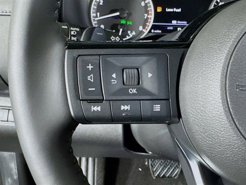 New 2025 Nissan Pathfinder SL image 11