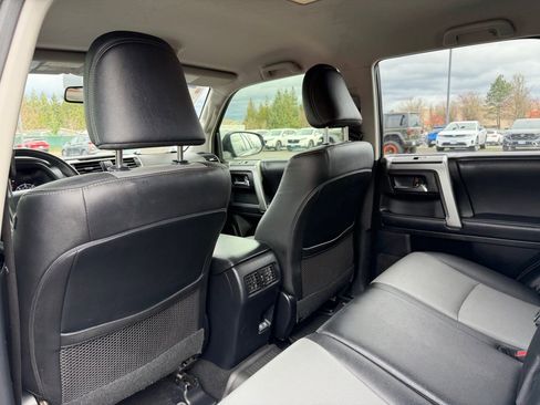 Used 2020 Toyota 4Runner SR5 Premium image 31