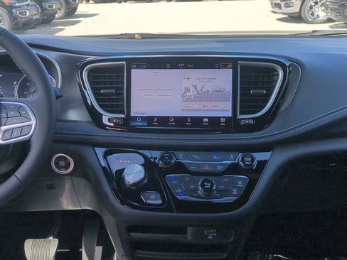 New 2026 Chrysler Pacifica Select image 19