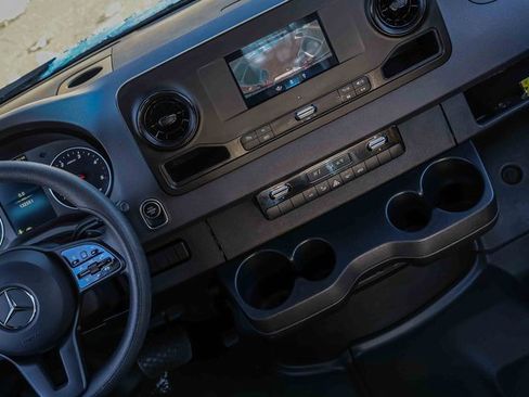 Used 2024 Mercedes-Benz Sprinter 2500 w/ Acoustic Package image 18