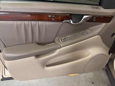 Used 2005 Cadillac De Ville DHS w/ Equipment Group FWD image 9