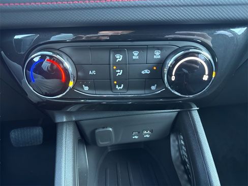 Used 2025 Chevrolet TrailBlazer RS w/ Driver Confidence Package image 24