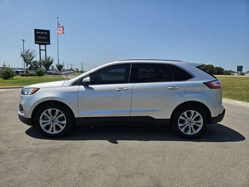 Used 2019 Ford Edge Titanium AWD/4WD image 4