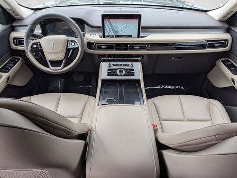 Used 2023 Lincoln Aviator AWD w/ Class IV Trailer Tow Package image 17
