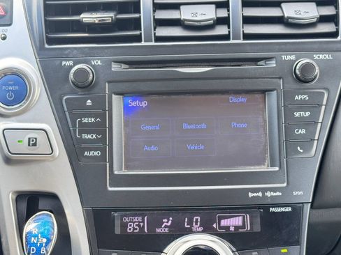 Used 2013 Toyota Prius V Three FWD image 4