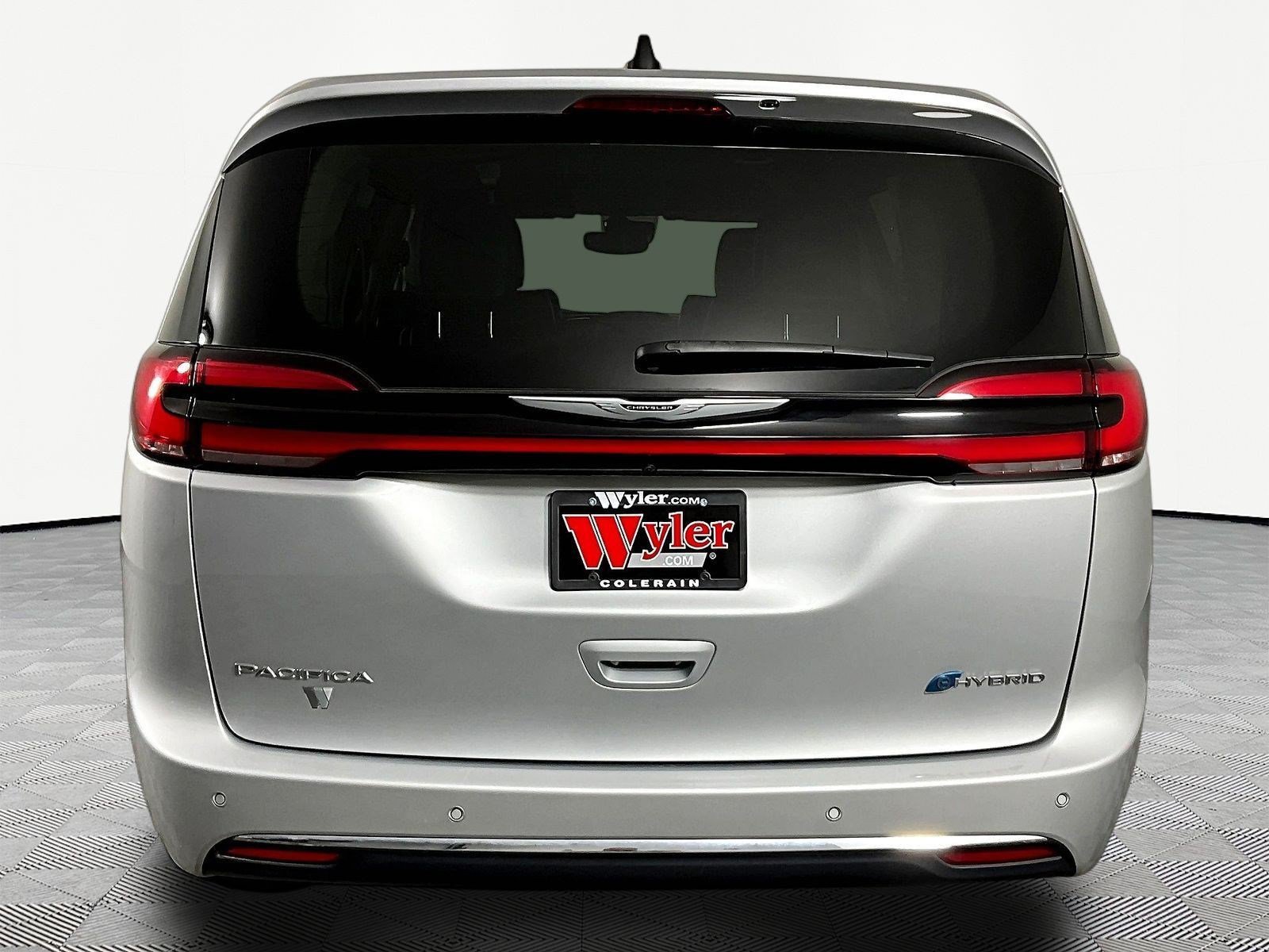Used 2024 Chrysler Pacifica Limited FWD image 5