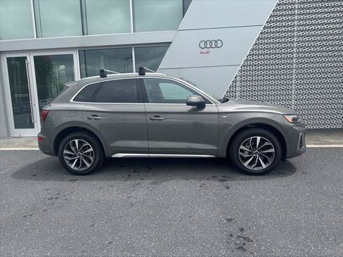 Used 2023 Audi Q5 2.0T Premium w/ Convenience Package AWD/4WD image 2