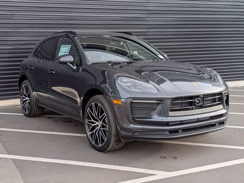 Certified 2026 Porsche Macan AWD/4WD image 9