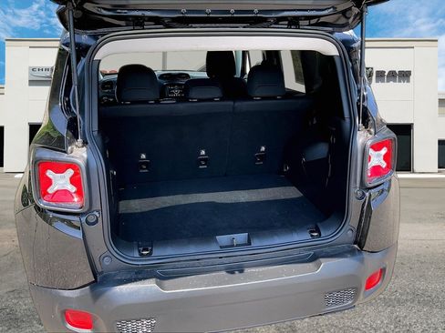 Used 2020 Jeep Renegade Altitude FWD image 30