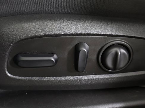 Used 2020 Chevrolet Equinox LT w/ Driver Convenience Package image 31