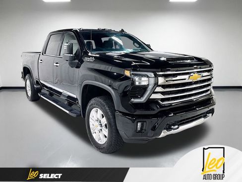 Used 2024 Chevrolet Silverado 2500 High Country w/ High Country Premium Package AWD/4WD image 5