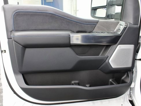 Used 2025 Ford F450 Platinum w/ FX4 Off-Road Package image 77