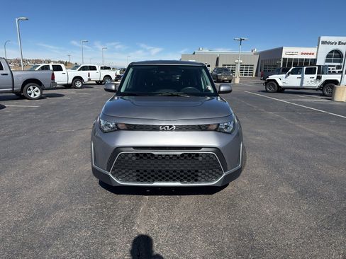 Used 2025 Kia Soul LX image 2
