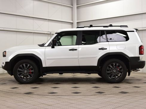 Used 2025 Toyota Land Cruiser image 4