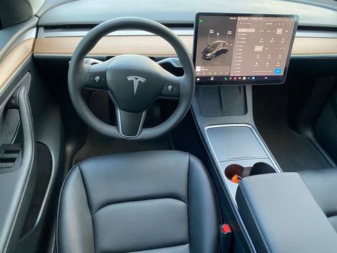 Used 2024 Tesla Model Y Long Range image 12