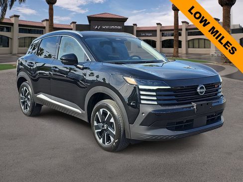 Used 2025 Nissan Kicks SR FWD image 2