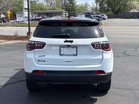 Used 2023 Jeep Compass Latitude AWD/4WD image 5