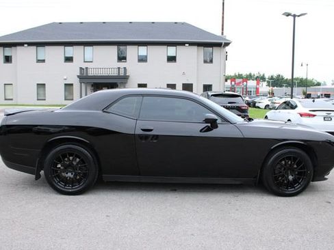 Used 2017 Dodge Challenger SXT RWD image 6
