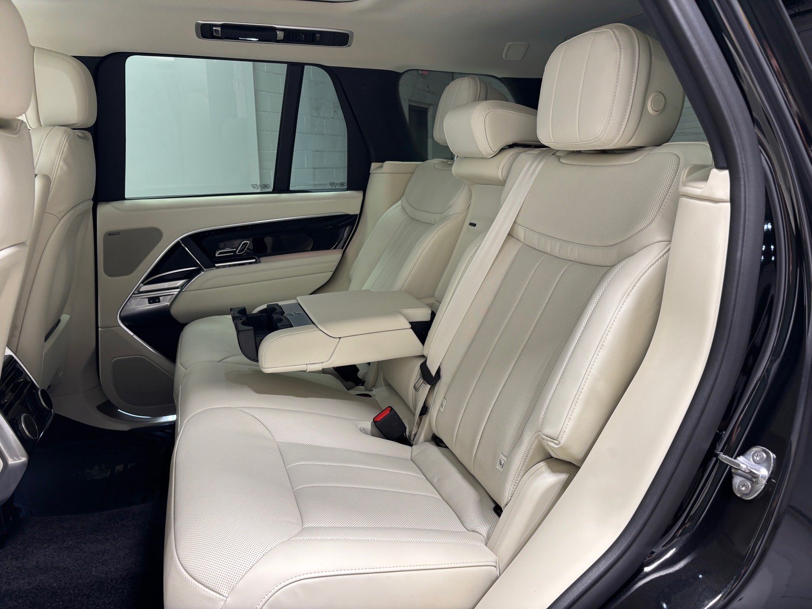 Used 2026 Land Rover Range Rover SE AWD/4WD image 24
