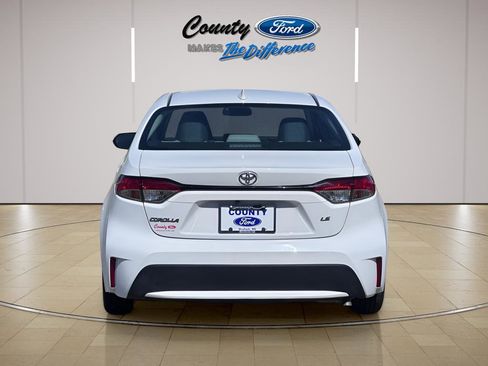 Used 2022 Toyota Corolla LE image 11
