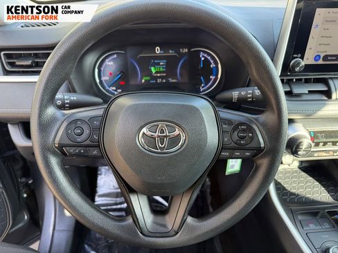 Used 2025 Toyota RAV4 LE image 18