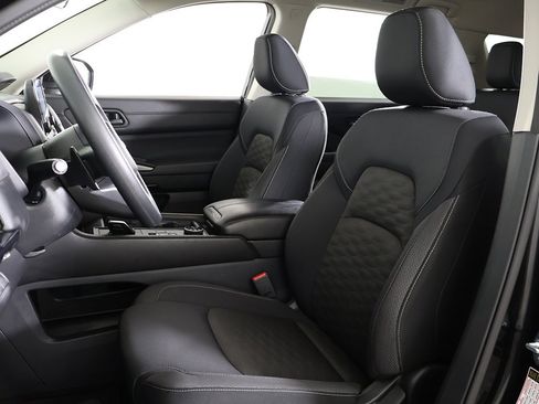 Used 2024 Nissan Pathfinder S image 26