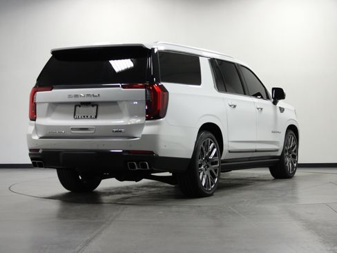 Used 2026 GMC Yukon XL Denali Ultimate AWD/4WD image 4