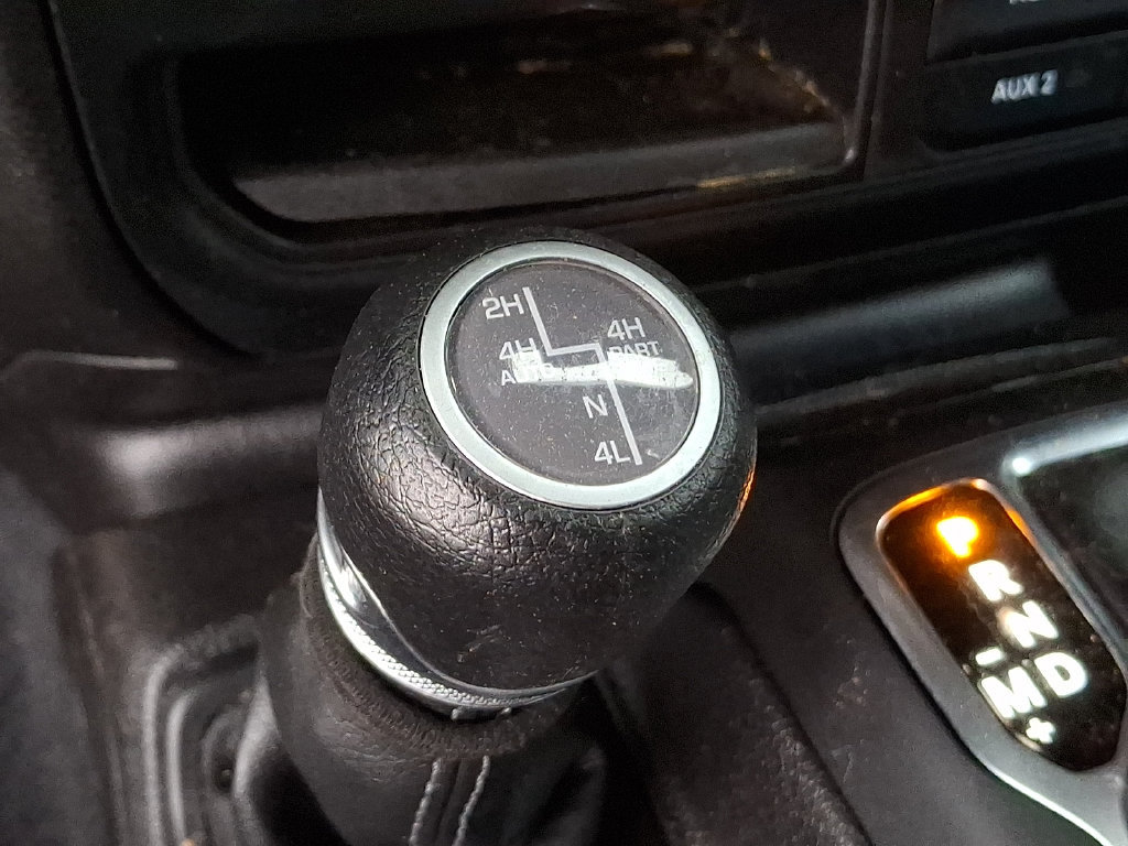 Used 2024 Jeep Wrangler Unlimited w/ Convenience Group AWD/4WD image 24