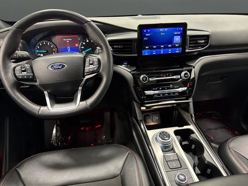 Used 2023 Ford Explorer ST-Line AWD/4WD image 5