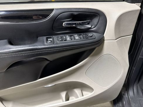 Used 2017 Dodge Grand Caravan SXT image 20