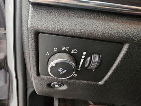 Used 2018 Jeep Grand Cherokee Overland image 14