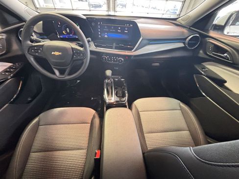 Used 2025 Chevrolet Trax LT image 33