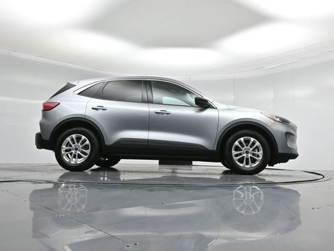 Used 2022 Ford Escape SE image 46