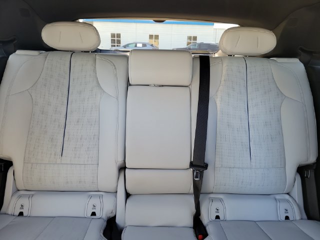 Used 2024 Cadillac Lyriq Luxury AWD/4WD image 16