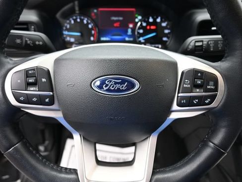 Used 2023 Ford Explorer XLT AWD/4WD image 19