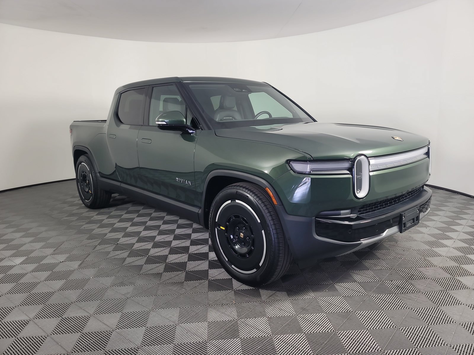 Used 2025 Rivian R1T Adventure Dual AWD/4WD image 7