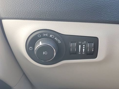 Used 2021 Jeep Compass Latitude AWD/4WD image 19