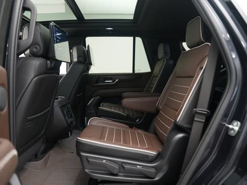Used 2025 GMC Yukon Denali Ultimate w/ LPO, Floor Liner Package AWD/4WD image 18