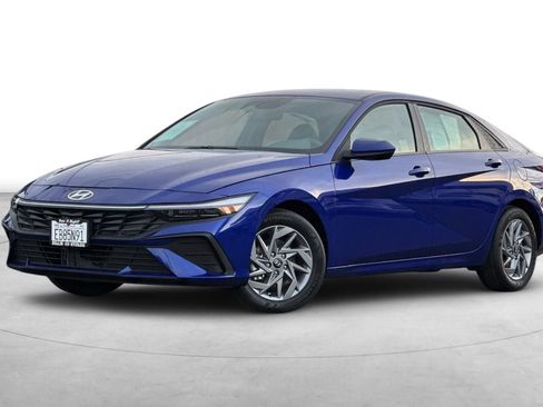 Certified 2025 Hyundai Elantra Blue image 2