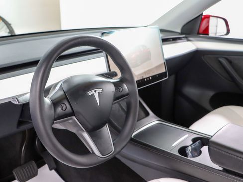 Used 2023 Tesla Model Y AWD image 20