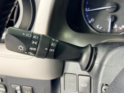 Used 2018 Toyota RAV4 XLE FWD image 26