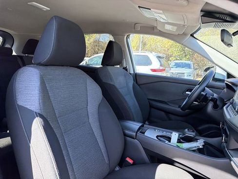 Used 2023 Nissan Rogue SV image 18