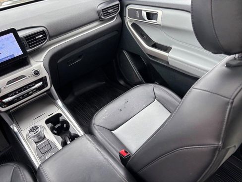 Used 2023 Ford Explorer XLT w/ Equipment Group 202A image 16