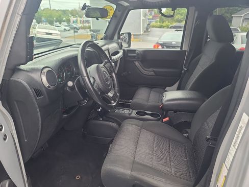 Used 2012 Jeep Wrangler Unlimited Sport w/ Dual Top Group image 10