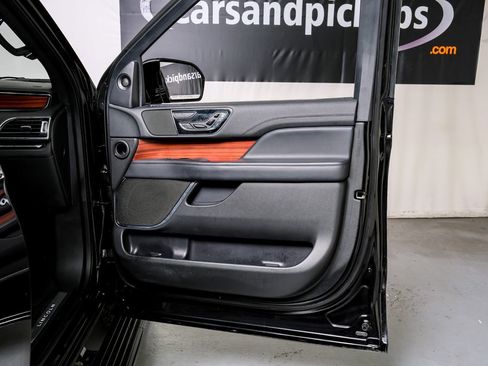 Used 2024 Lincoln Navigator Reserve image 45