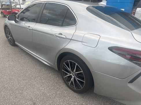 Used 2021 Toyota Camry SE image 4