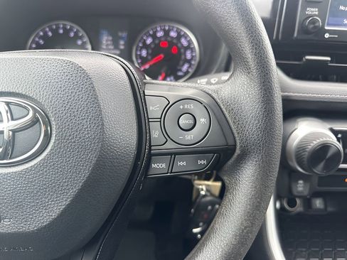 Used 2021 Toyota RAV4 LE image 14