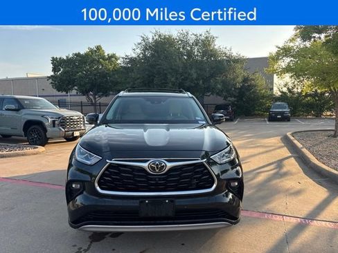 Used 2024 Toyota Highlander Platinum FWD image 2