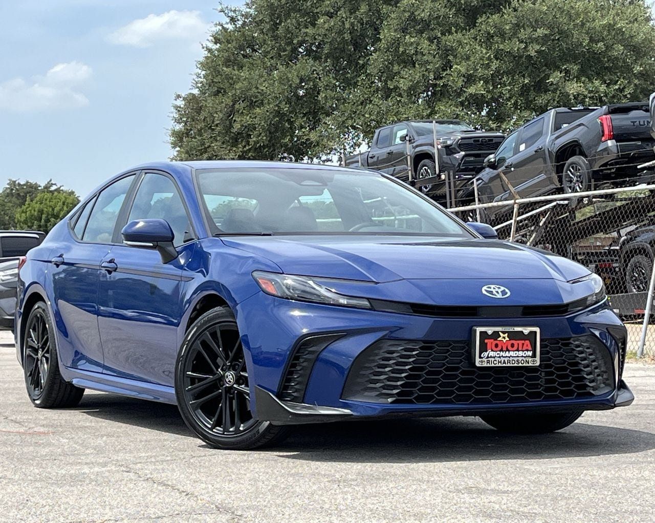 Used 2025 Toyota Camry SE FWD image 2
